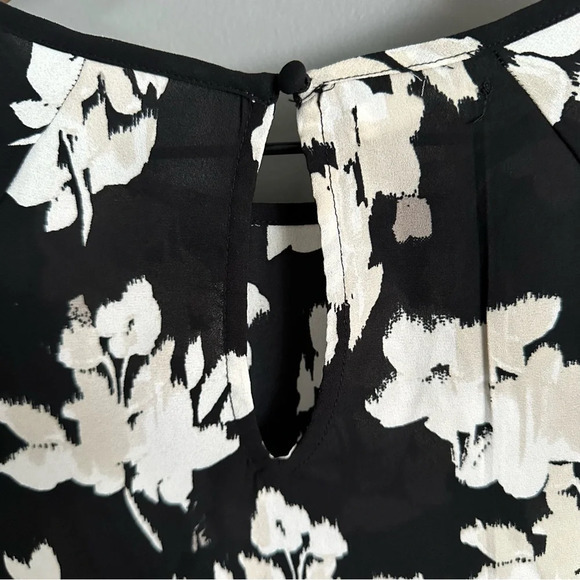 Maurices Black and Cream Flower Blouse with keyhole back. XS - Picture 8 of 9